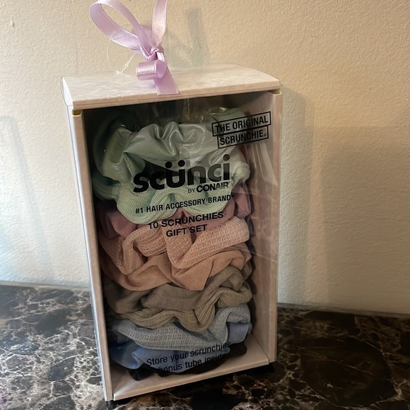 Scunci Scrunchies Gift Set - Picture 3 of 9